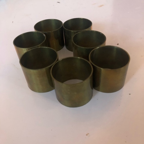 7 Vintage Brass Napkin Rings. Keep it simple and classy or decorate with napkins - Picture 1 of 7